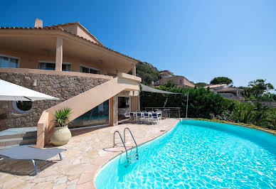 Villa avec piscine en bord de mer 3