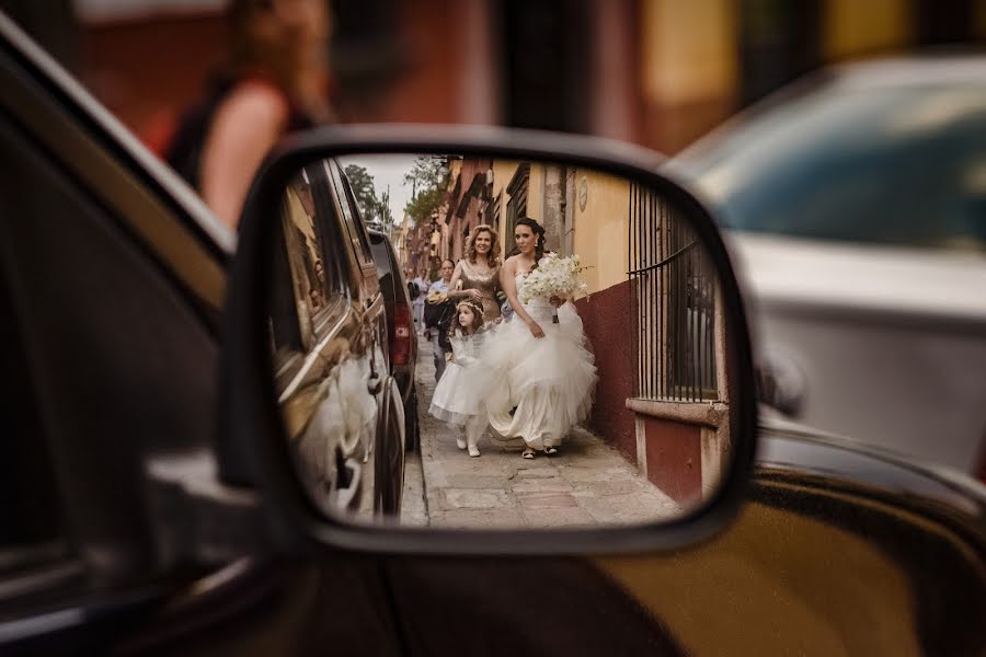 Wedding photographer Víctor Martí (victormarti). Photo of 14 September 2020