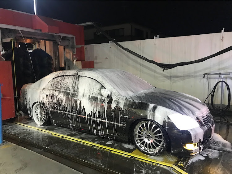 クラウンロイヤルの洗車・エムズガレージ・ドライブ・洗車機やっぱ楽に関するカスタム事例の投稿画像1枚目