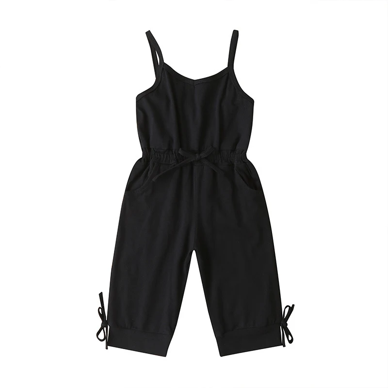 Nieuwe meisjes zomer jumpsuit met bretels, effen kleur. Comfortabel en stijlvol, perfect voor warme dagen, ideaal om buiten te spelen en te wandelen.