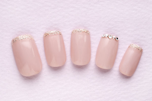 オフィスでもok シンプル かわいい 目立ちすぎないショートネイルまとめ Trill トリル