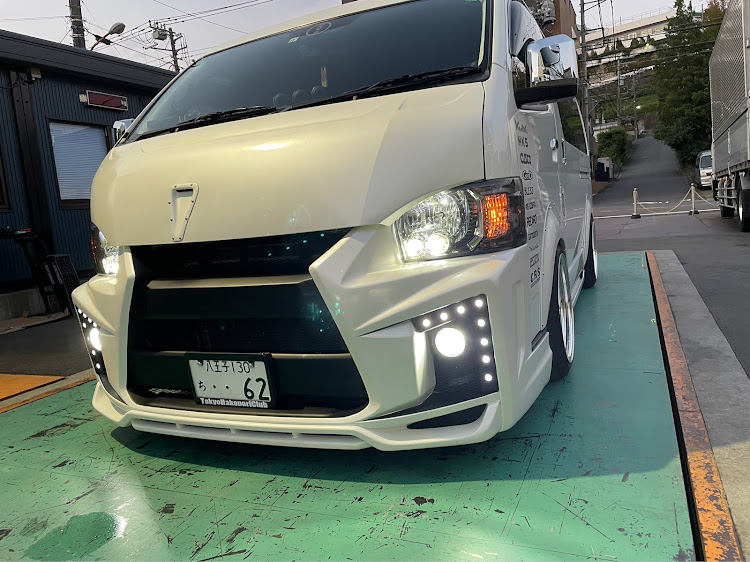 ハイエースバンの作業・DIY・足回り・Defi・プチオフに関するカスタム事例の投稿画像1枚目