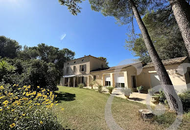 Propriété avec piscine et jardin 20