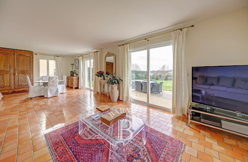 Prestige house for sale in Saint-Nom-la-Bretèche (78860) with garden and terrace