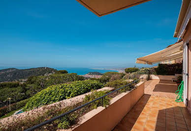 Appartement avec terrasse et piscine 1