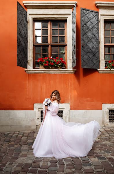 Fotografo di matrimoni Yuliya Storozhinska (id31957517). Foto del 4 marzo 2020