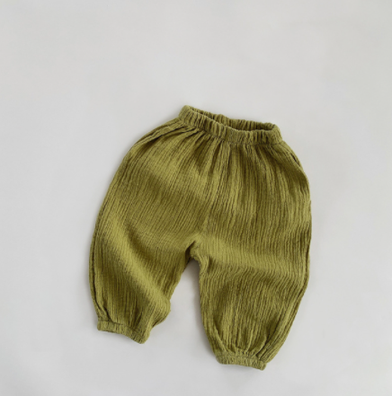 Kinder zomer retro broek met dubbele laag, ademend en stijlvol. Ideaal voor warme dagen, biedt comfort en een coole look voor actieve kinderen.