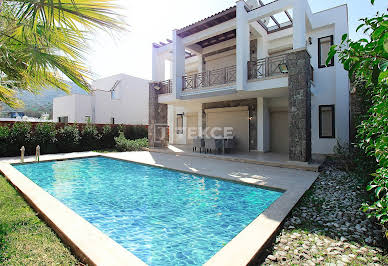 House with pool and terrace 3