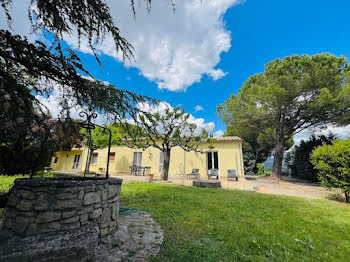 villa à Saint-Saturnin-lès-Apt (84)