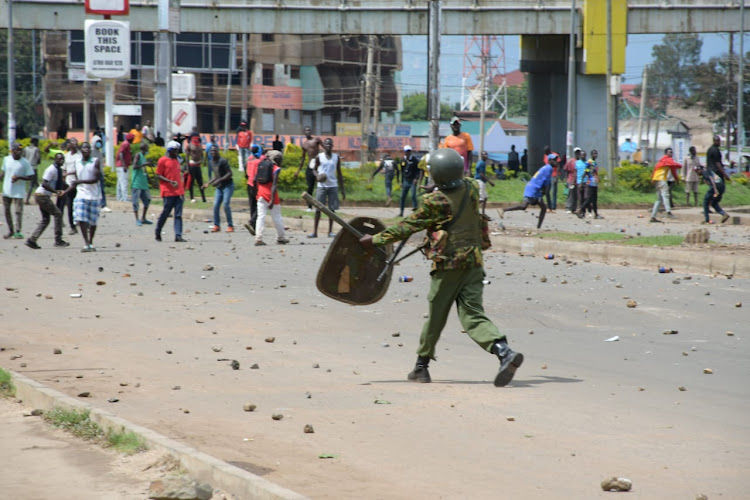 Azimio la Umoja supporters engage police officers at Kondele round-about in Kisumu during anti-government protests.