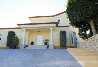 Villa with pool and terrace 4