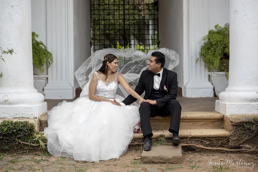 Fotografo di matrimoni Josue Martínez (josuemartinez). Foto del 13 novembre 2019