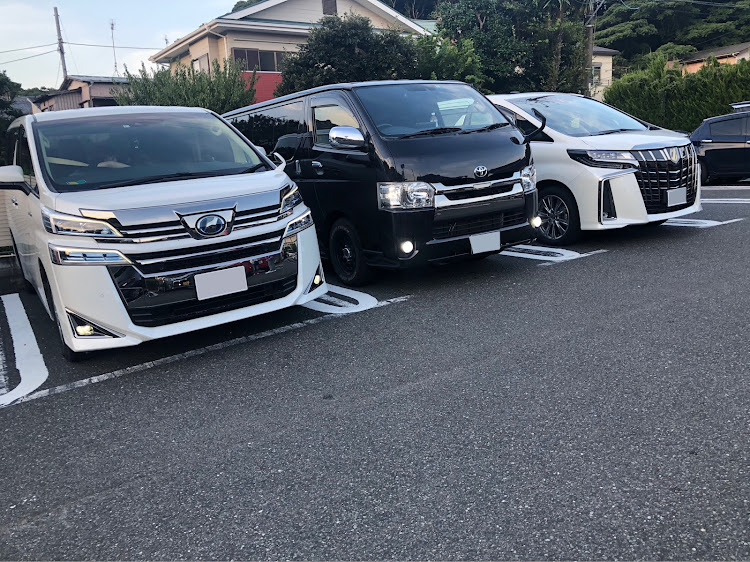 ハイエースバンのハイエース200系・ダークプライム2・5型S-GL・2インチローダウン・夏の終わりに関するカスタム事例の投稿画像1枚目