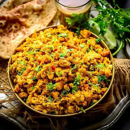 Egg Bhurji With Paratha (559 Kcal)