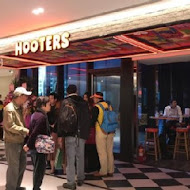 HOOTERS美式餐廳