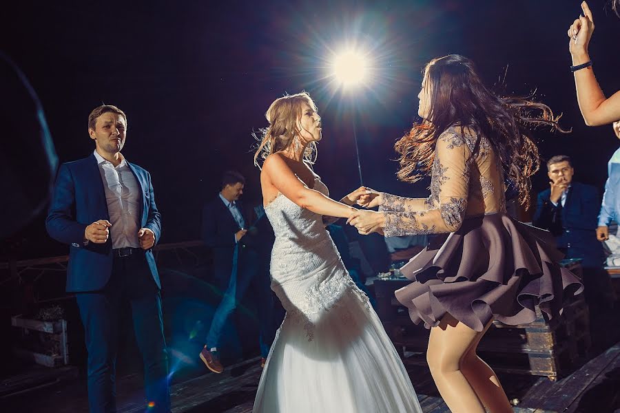 Wedding photographer Anastasiya Kosareva (asheko). Photo of 19 September 2019