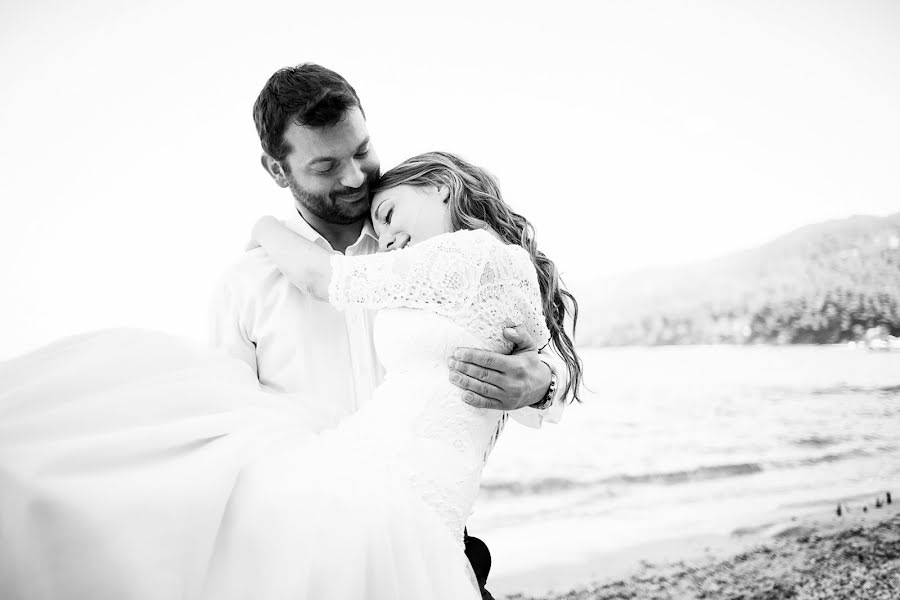 Fotografo di matrimoni Dimitris Bourgiotis (bourgiotis). Foto del 15 maggio 2020