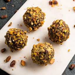 Matcha Pistachio Superfood Ball 