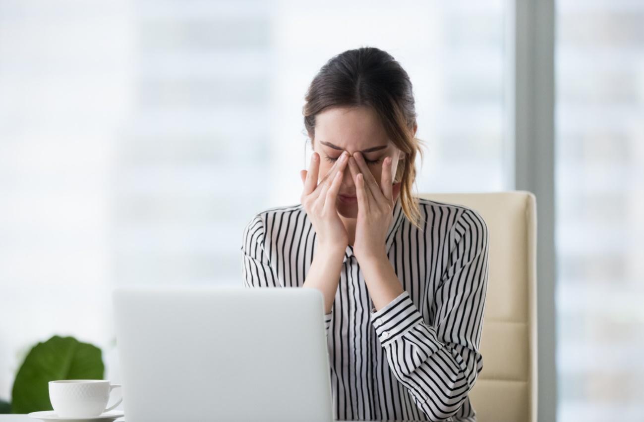 Mulher falando no celular

Descrição gerada automaticamente com confiança média