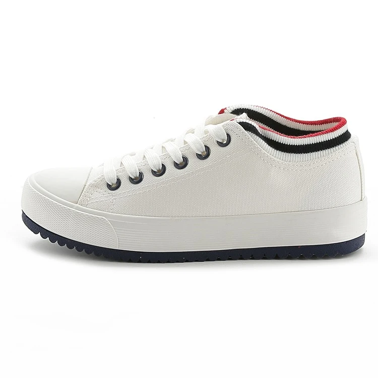 Casual canvas schoenen voor dagelijks gebruik. Comfortabel, duurzaam en stijlvol, perfect voor een relaxte look en veel draagplezier.