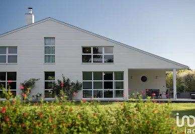 Maison avec piscine et terrasse 12