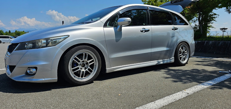 ストリームのコスパいいパーツ・不正改造車取締月間・DIY・ブレーキパッド交換に関するカスタム事例の投稿画像1枚目