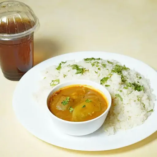 Veg Dalcha Rice With Iced Tea