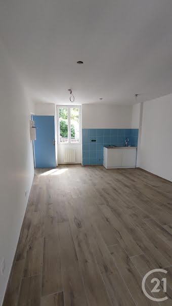 Location  appartement 1 pièce 27.06 m² à Corbeil-Essonnes (91100), 645 €