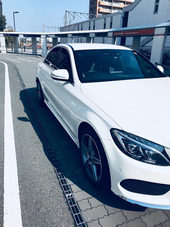 Cクラス セダンのC200AMG・メルセデス・ベンツ・ポカポカ陽気・片目・ボディラインに関するカスタム事例の投稿画像1枚目