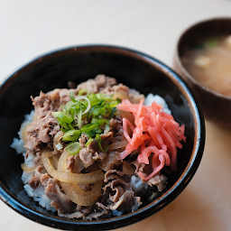 Gyudon 牛丼 (served with Miso Soup)