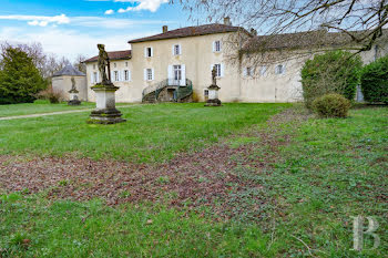 maison à Saint-Jean-d'Angély (17)