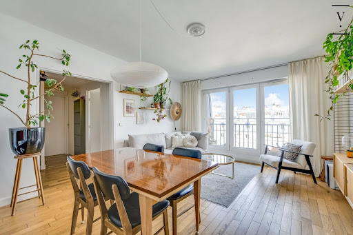 Property purchase in Paris 11ème (75011) - Bright dining room and living room with plants