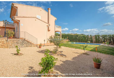 Maison avec piscine et terrasse 3