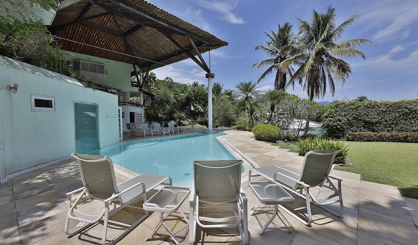 Propriété avec piscine Angra dos Reis