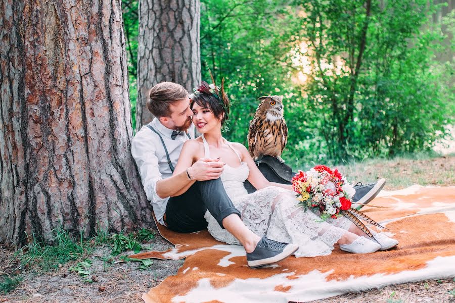 婚禮攝影師Alena Kartushina（devochka）。2015 6月11日的照片