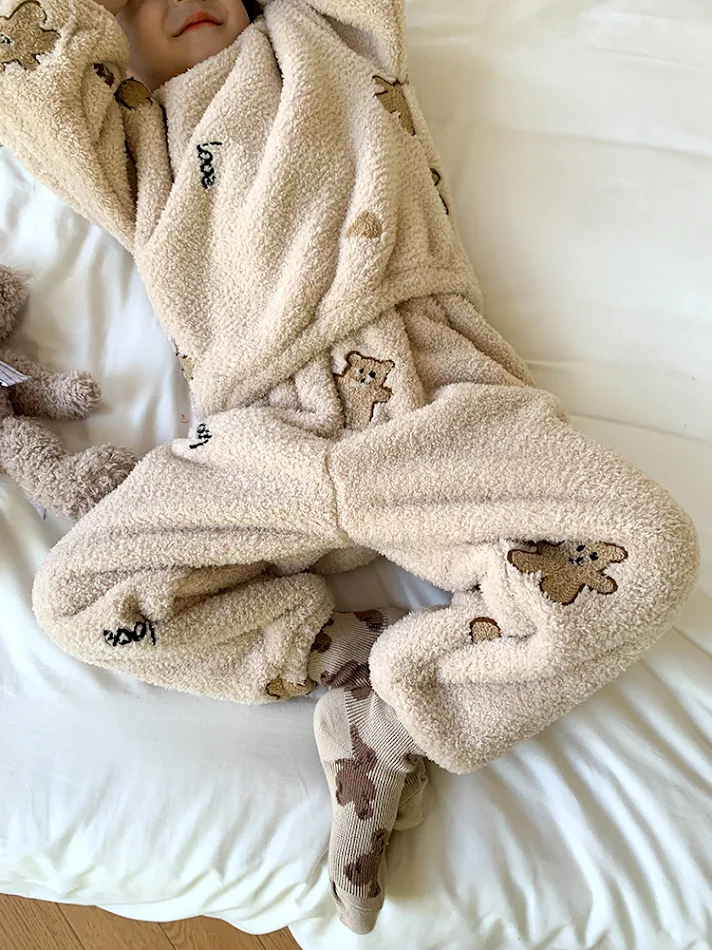 Comfortabel Katoenen Fluweel Schattig Cartoon Homewear Pak. Geniet van zachtheid en warmte in dit ideale huispak, perfect voor ontspannen momenten.