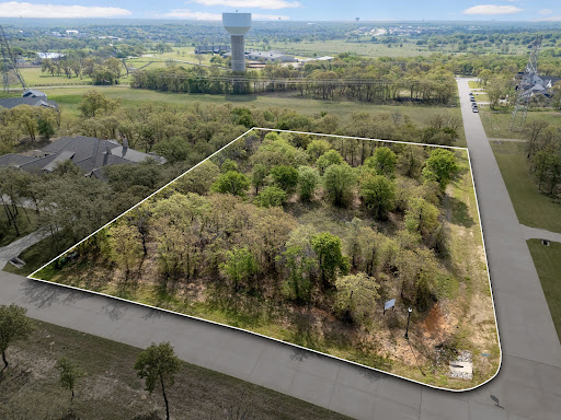 Wooded lot with residential development - Luxury property for sale in Bartonville