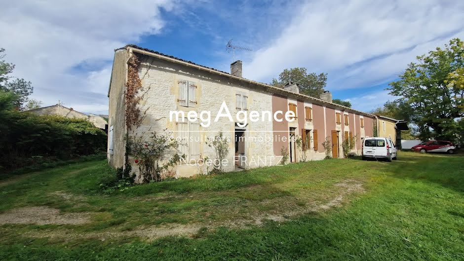 Vente maison 7 pièces 143 m² à Aujac (17770), 108 000 €