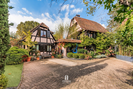 Maison avec piscine et jardin 1