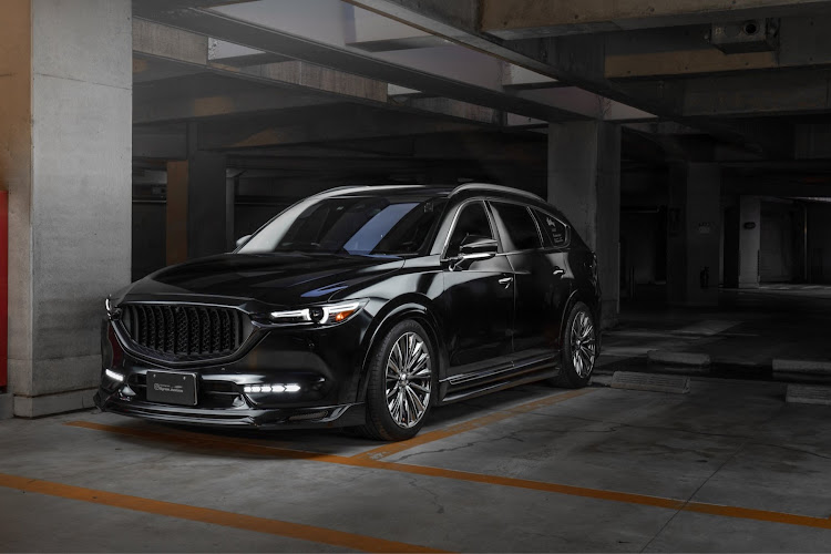 CX-8のUSヘッドライト・マークレスグリル・admiration・夜ショット・流し撮りに関するカスタム事例の投稿画像1枚目