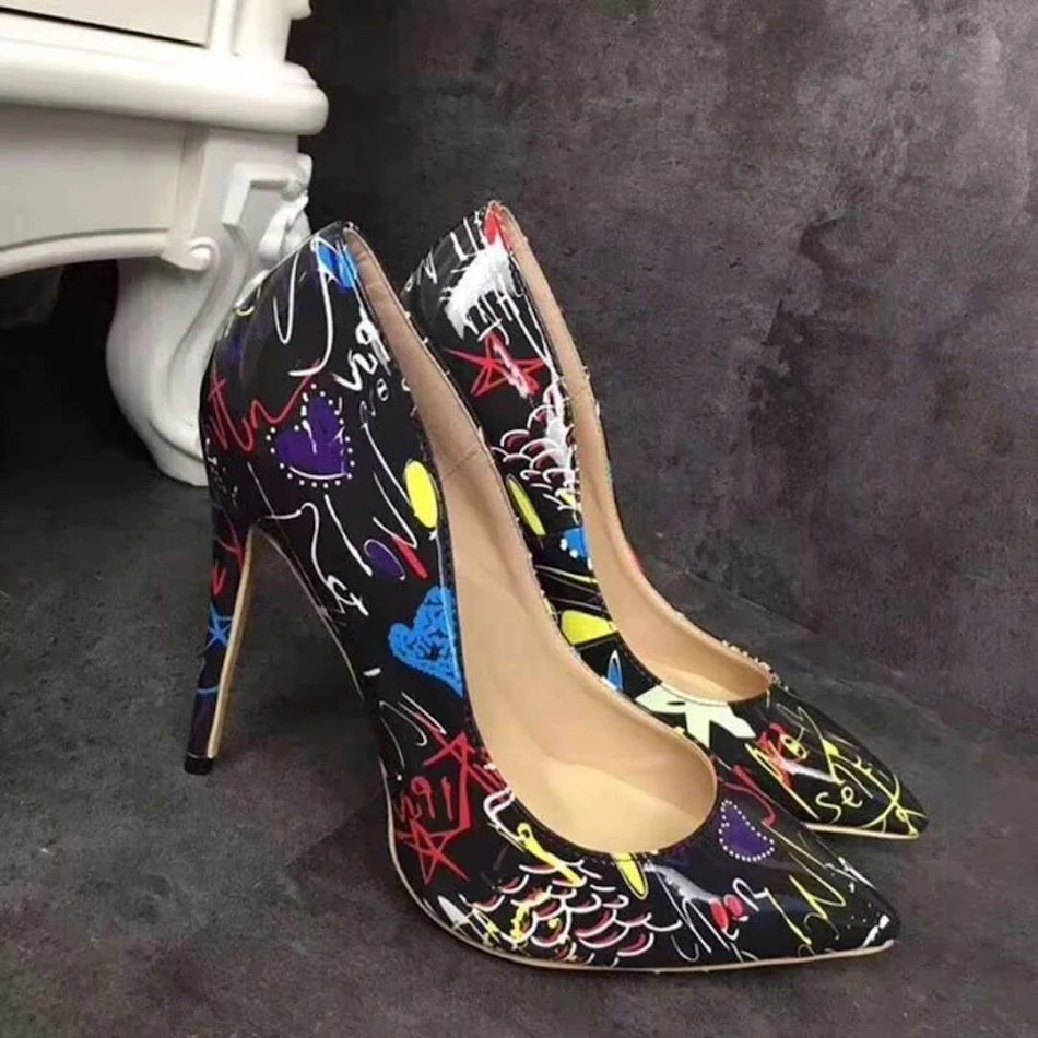 Escarpins à talons hauts sexy pour femmes, l'élégance à vos pieds. Des pumps irrésistibles pour un look glamour et une démarche assurée.