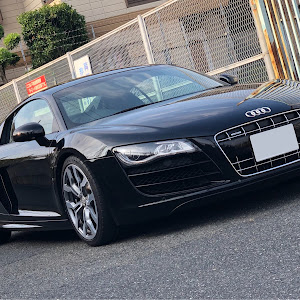 R8 クーペ