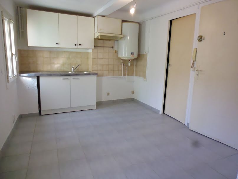 Location  appartement 1 pièce 40.81 m² à Sollies-pont (83210), 410 €