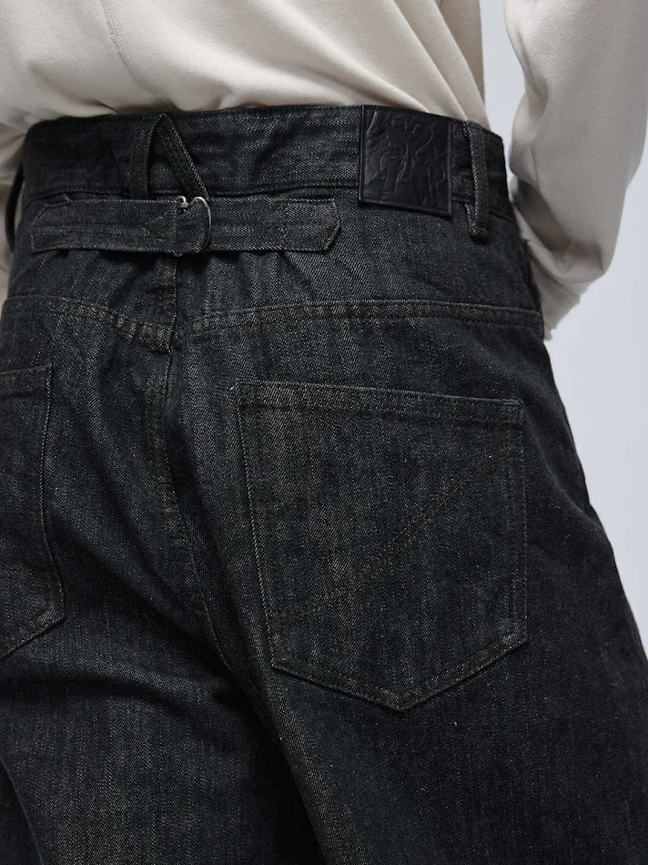 Jean rouge primaire homme Type A – Coupe confortable et style classique – Idéal pour un usage quotidien – Durable et élégant.