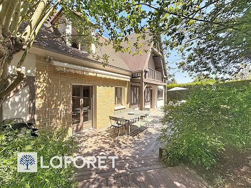 House with garden 1
