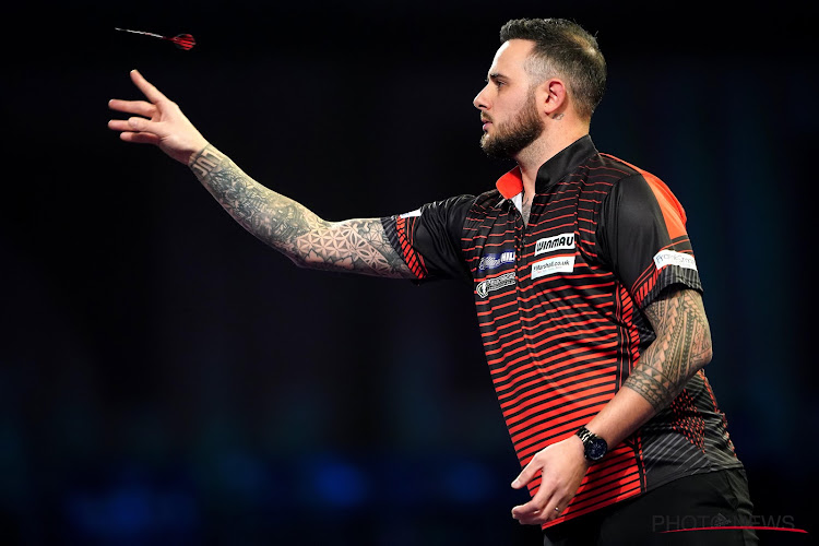 Joe Cullen verrassende winnaar Masters Darts na spannende finale tegen Dave Chisnall