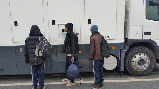 Policija u Makedoniji otkrila 38 migranata u kombiju 