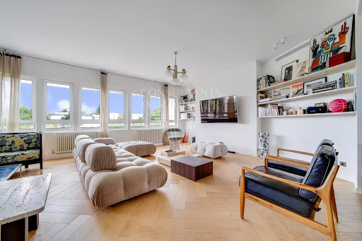 Contemporary apartment with terrace 5