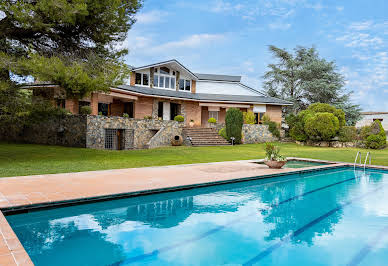 Maison avec piscine et jardin 1