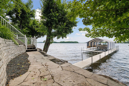 Luxury property for sale in Shorewood (United States)